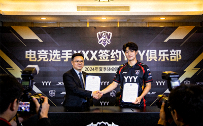 电竞转会新闻图片 - 电竞选手签约新俱乐部的新闻发布会